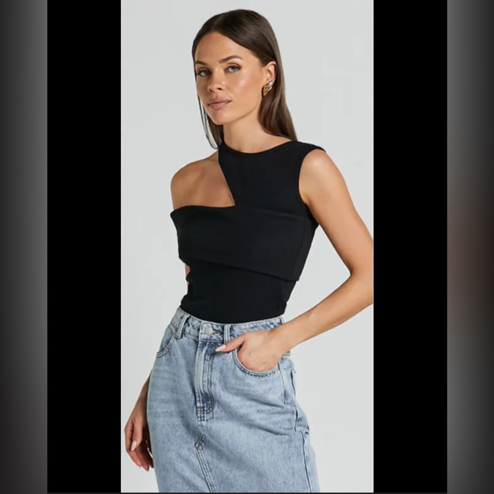 Showpo Black Asymmetrical One Shoulder Top NWT Size 10 Cutout Party